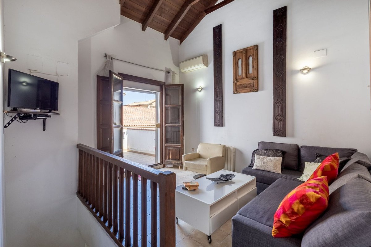 2 Bed Top Floor Apartment in Granada