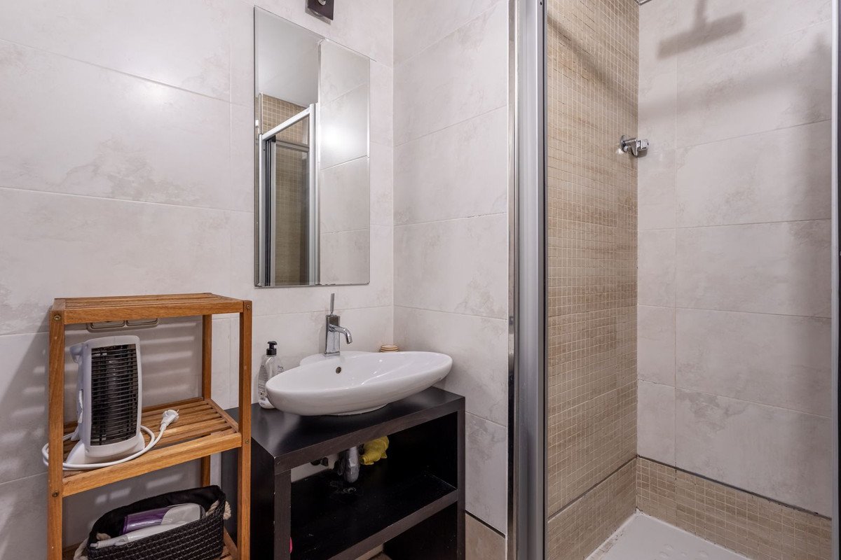 2 Bed Top Floor Apartment in Granada
