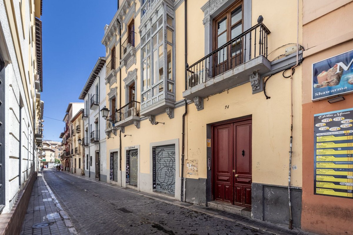 2 Bed Top Floor Apartment in Granada