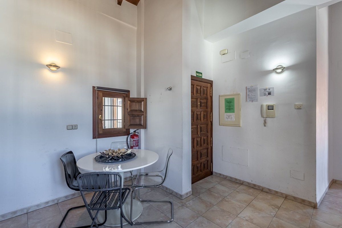 2 Bed Top Floor Apartment in Granada
