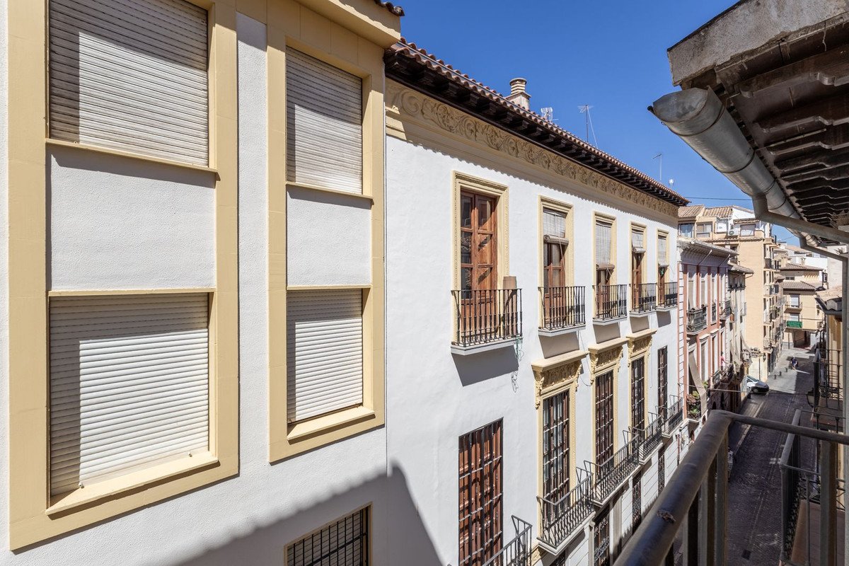 2 Bed Top Floor Apartment in Granada