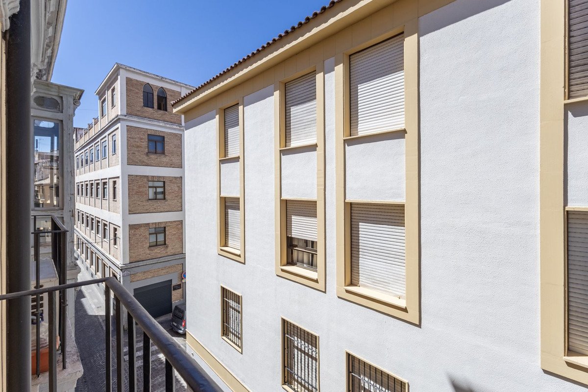 2 Bed Top Floor Apartment in Granada