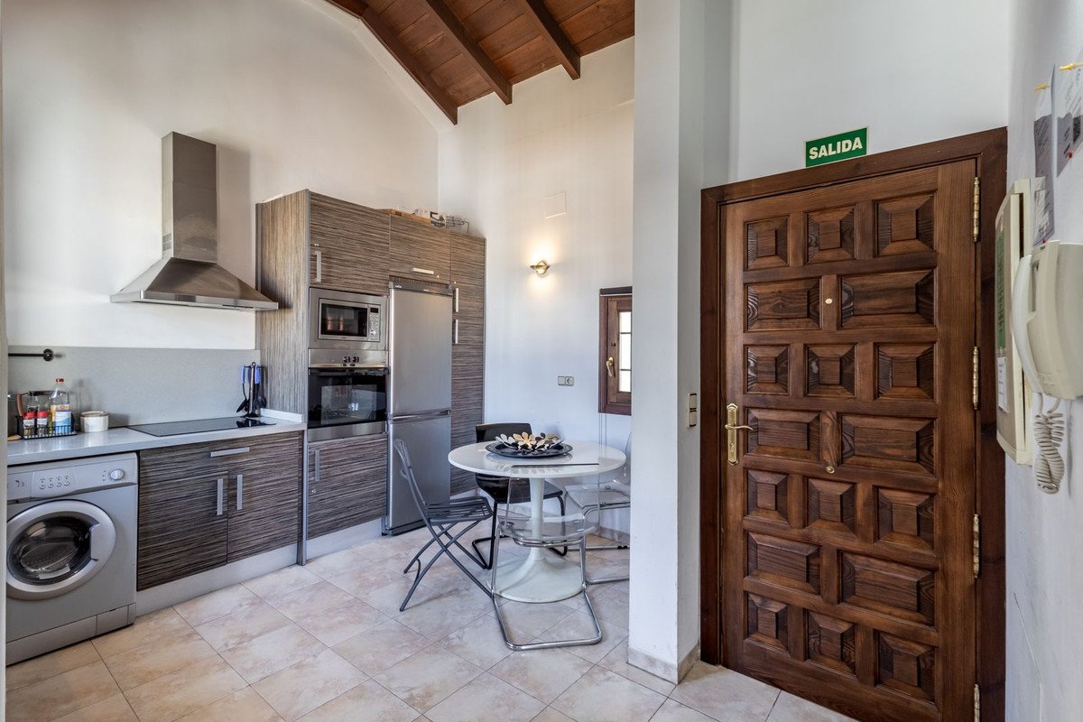 2 Bed Top Floor Apartment in Granada
