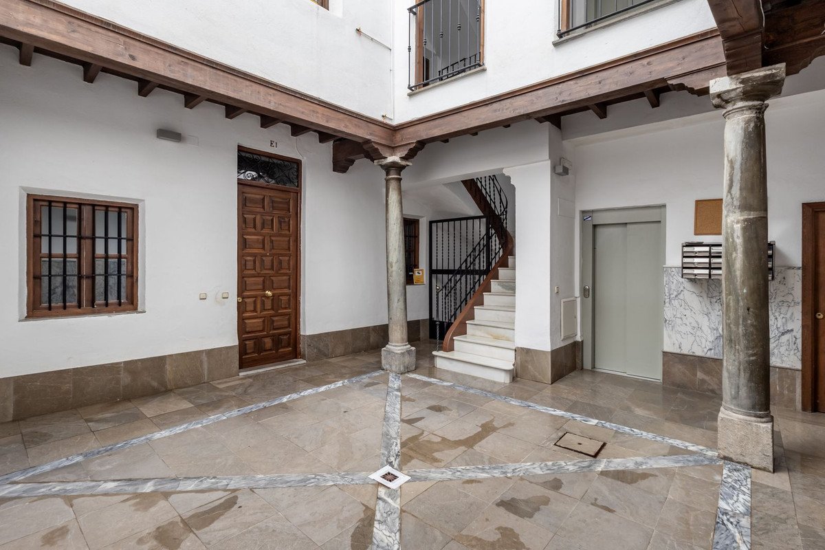 2 Bed Top Floor Apartment in Granada