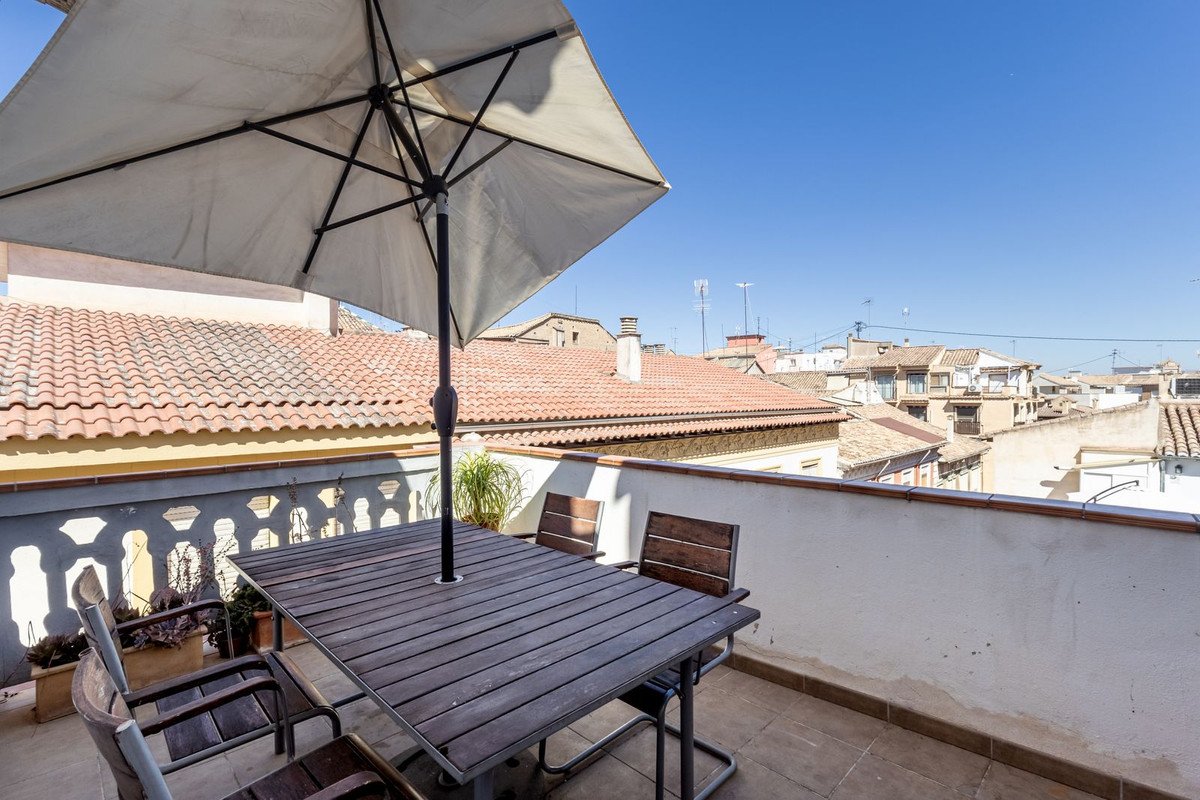 2 Bed Top Floor Apartment in Granada