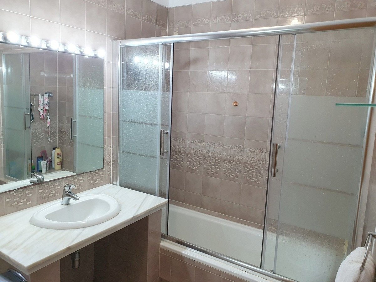 2 Bed Top Floor Apartment in El Paraiso