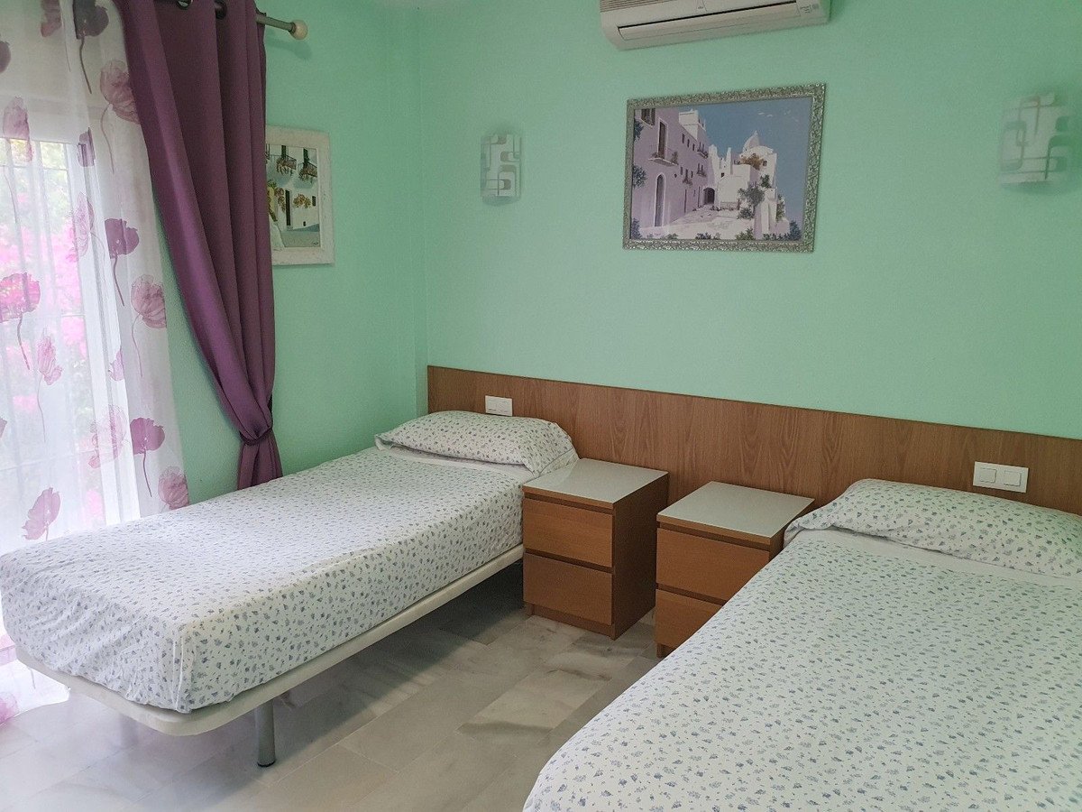 2 Bed Top Floor Apartment in El Paraiso