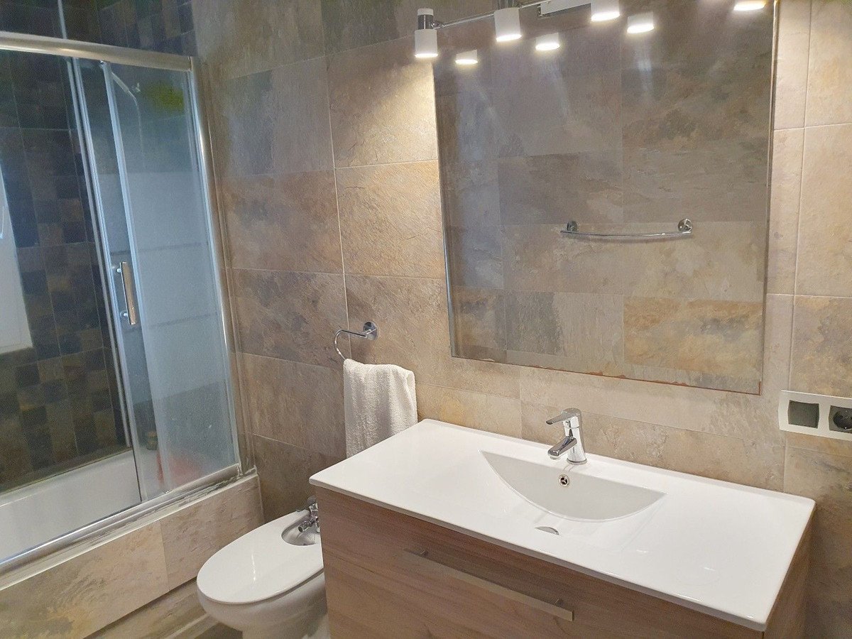 2 Bed Top Floor Apartment in El Paraiso