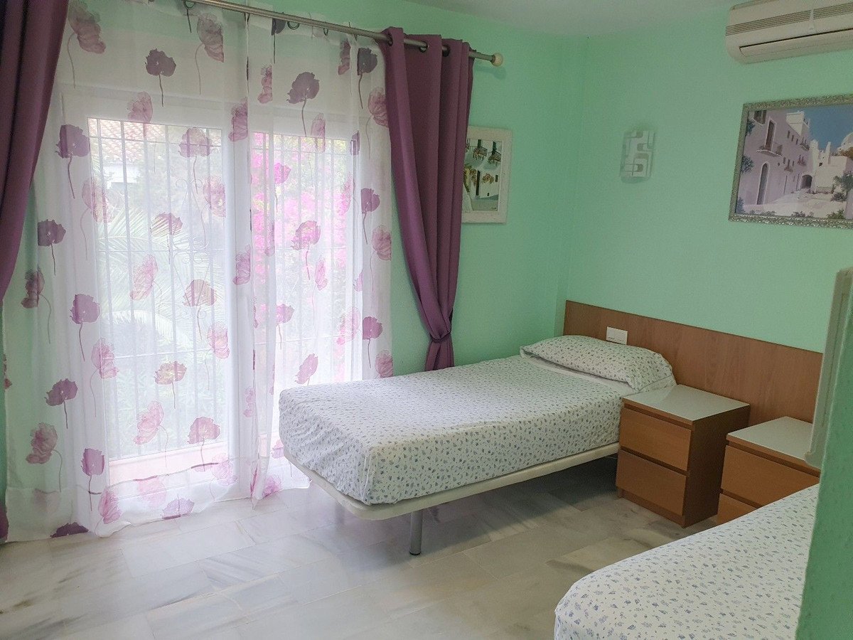 2 Bed Top Floor Apartment in El Paraiso