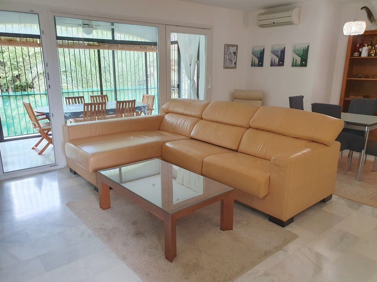 2 Bed Top Floor Apartment in El Paraiso