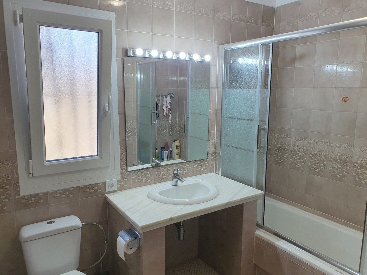 2 Bed Top Floor Apartment in El Paraiso