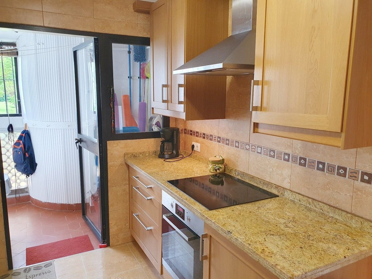 2 Bed Top Floor Apartment in El Paraiso