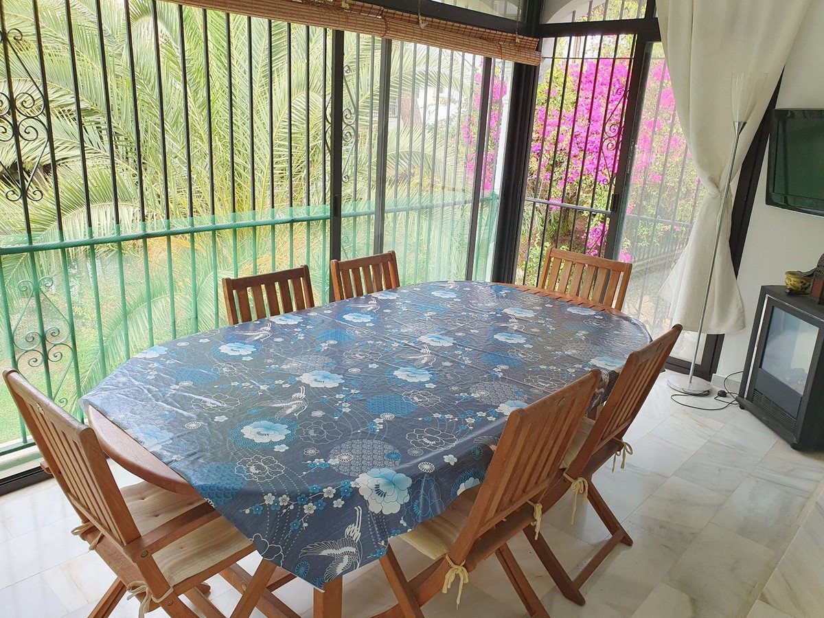 2 Bed Top Floor Apartment in El Paraiso