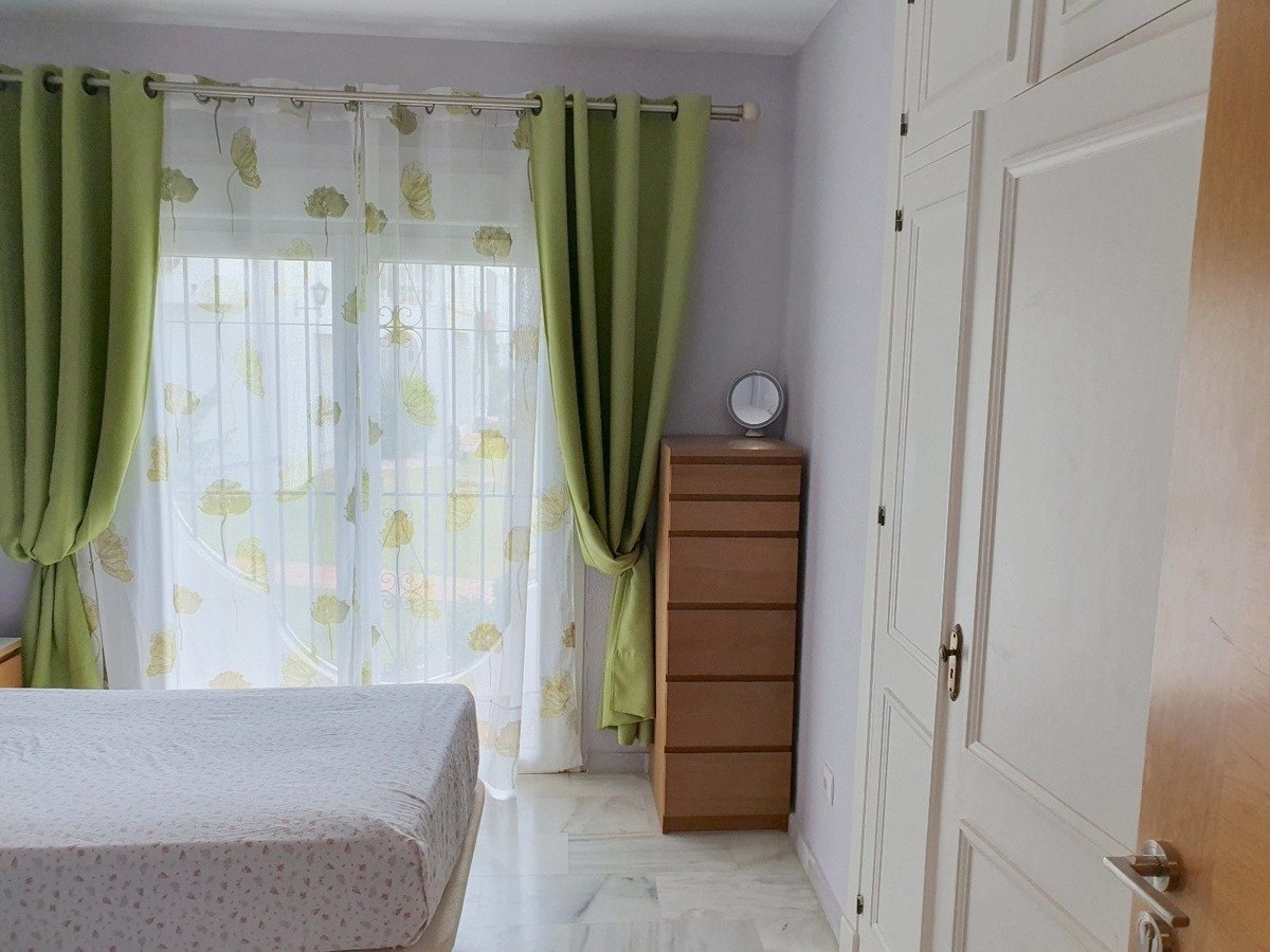 2 Bed Top Floor Apartment in El Paraiso