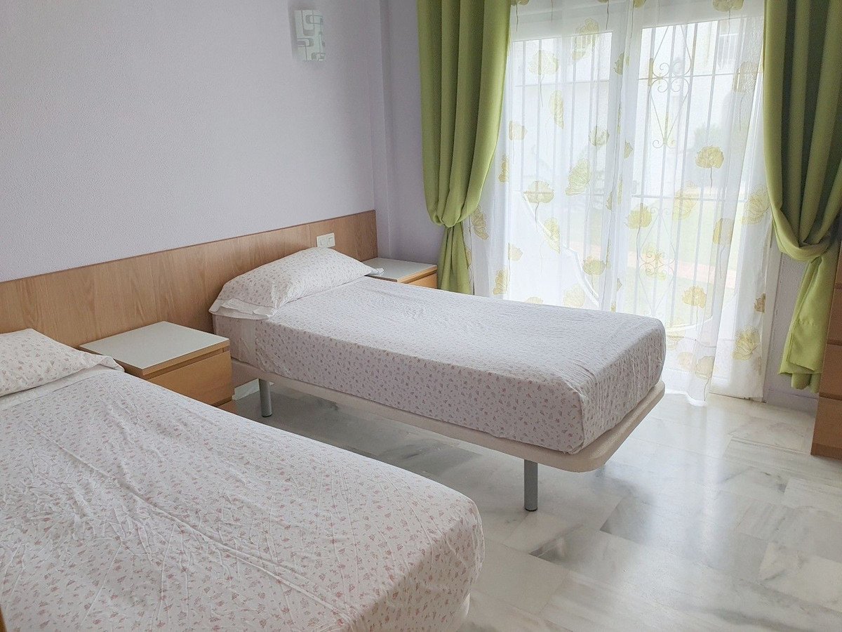2 Bed Top Floor Apartment in El Paraiso