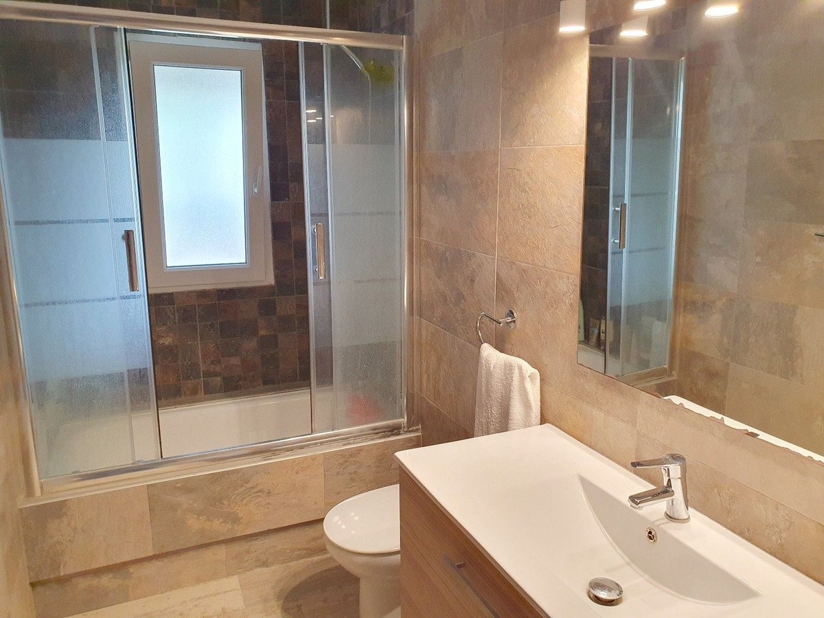 2 Bed Top Floor Apartment in El Paraiso