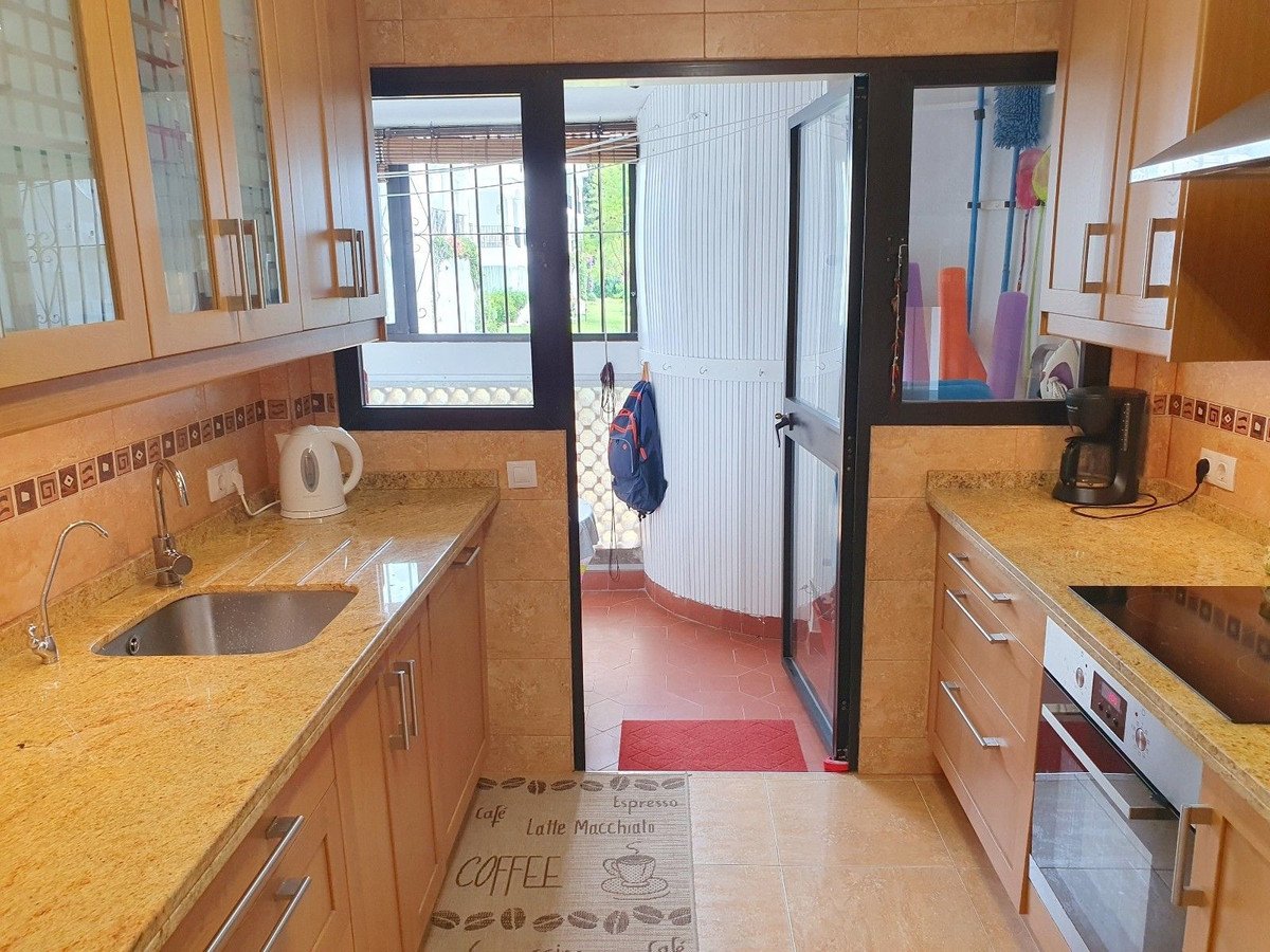 2 Bed Top Floor Apartment in El Paraiso
