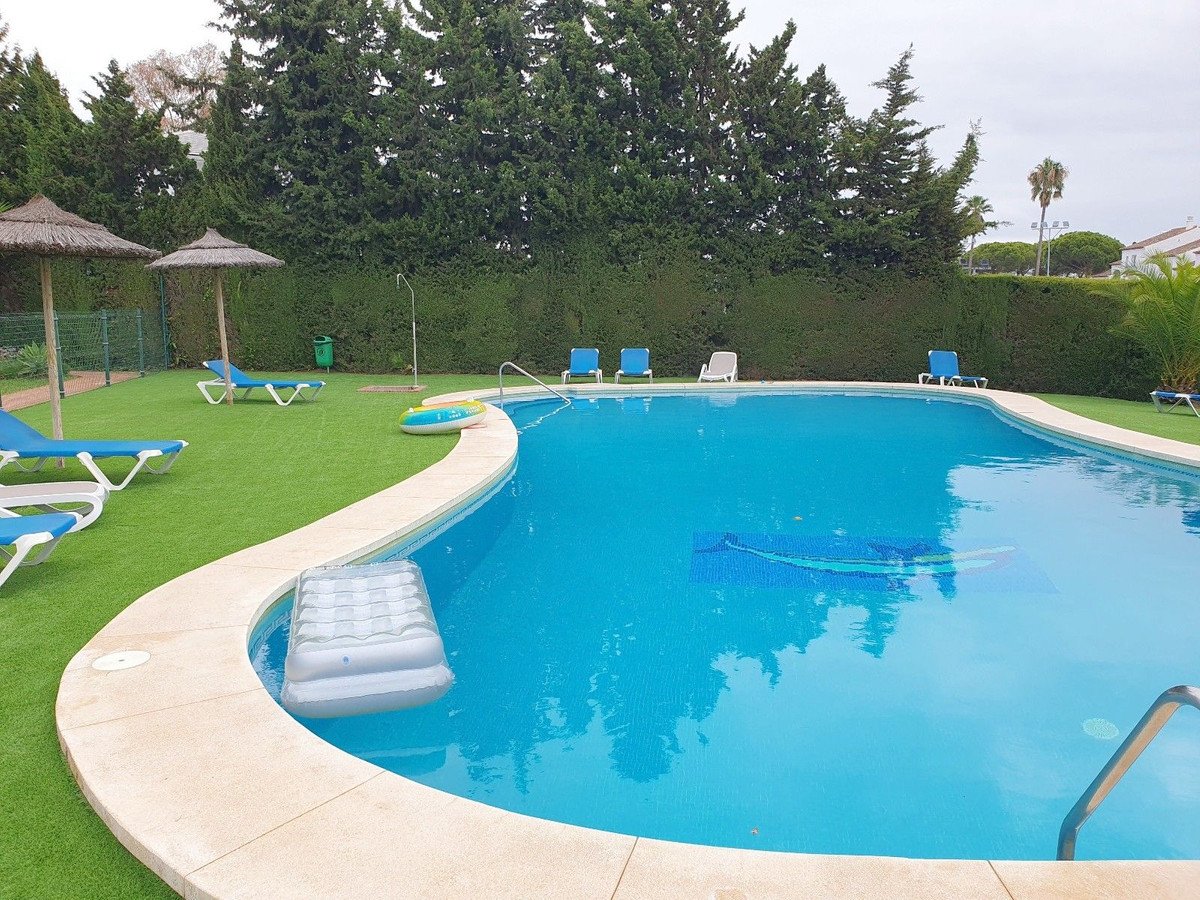 2 Bed Top Floor Apartment in El Paraiso