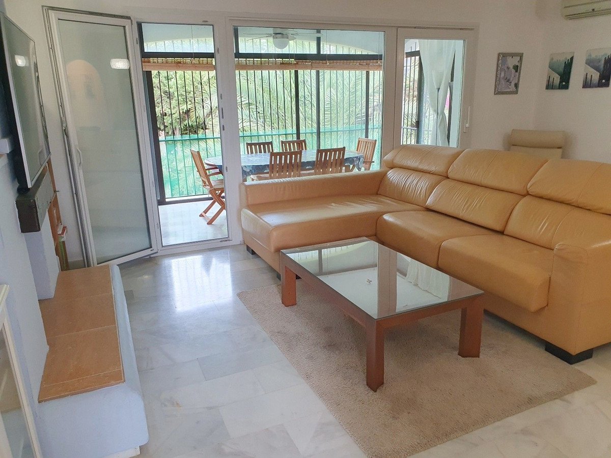 2 Bed Top Floor Apartment in El Paraiso