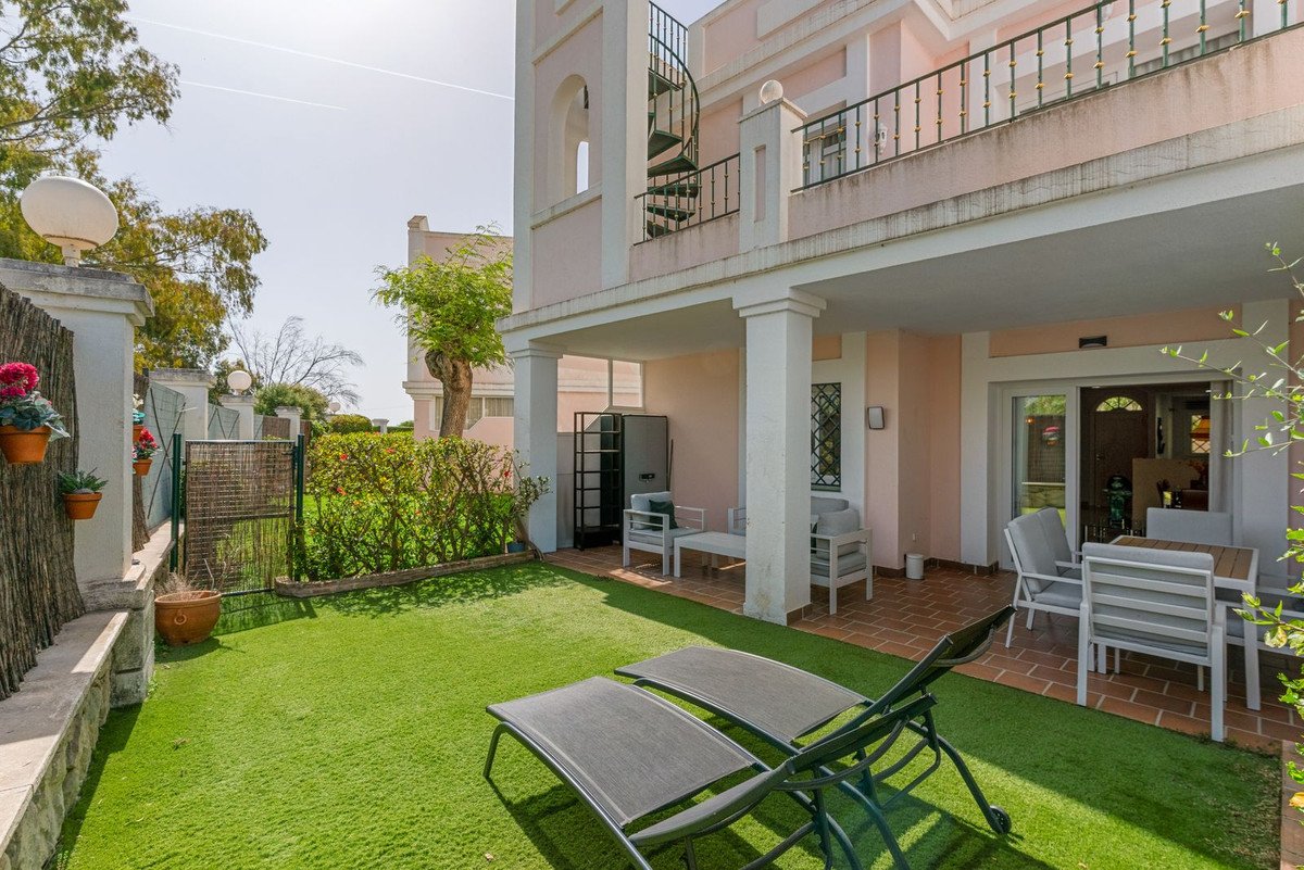 2 Bed Ground Floor Apartment in Nueva Andalucía