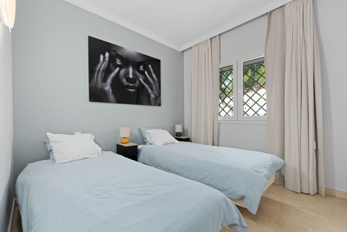 2 Bed Ground Floor Apartment in Nueva Andalucía