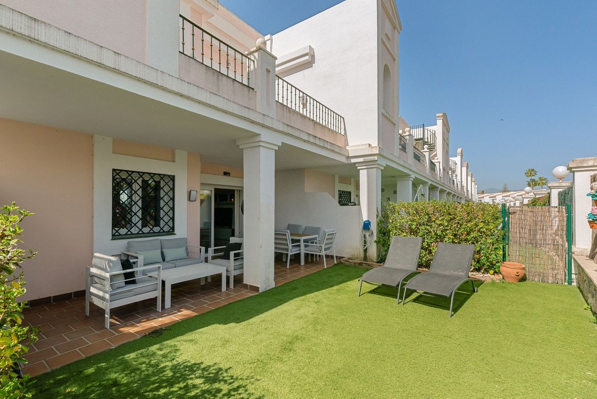2 Bed Ground Floor Apartment in Nueva Andalucía