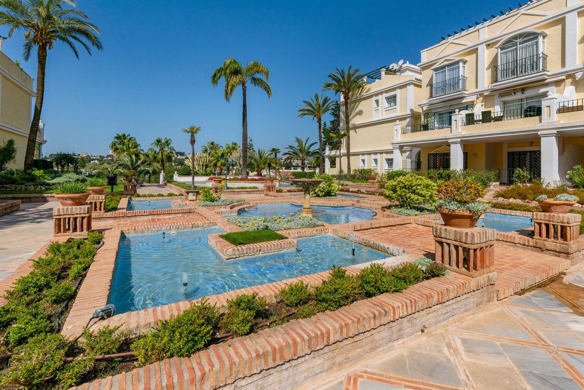 2 Bed Ground Floor Apartment in Nueva Andalucía