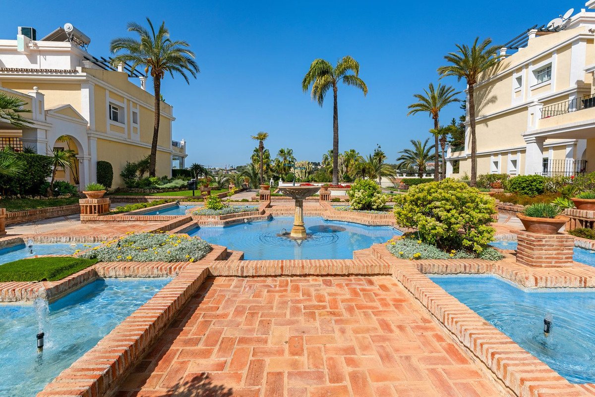 2 Bed Ground Floor Apartment in Nueva Andalucía