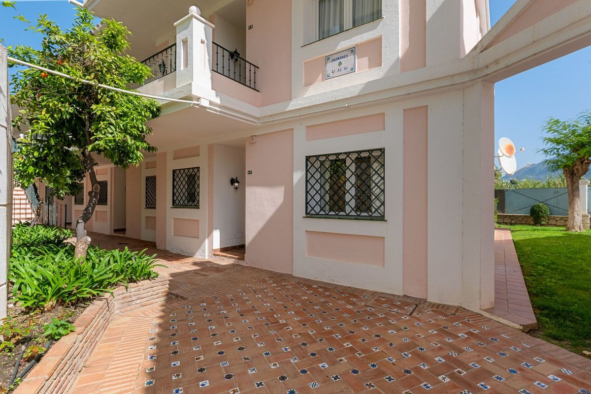 2 Bed Ground Floor Apartment in Nueva Andalucía