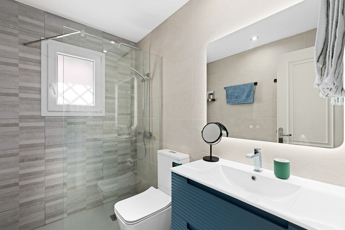 2 Bed Ground Floor Apartment in Nueva Andalucía