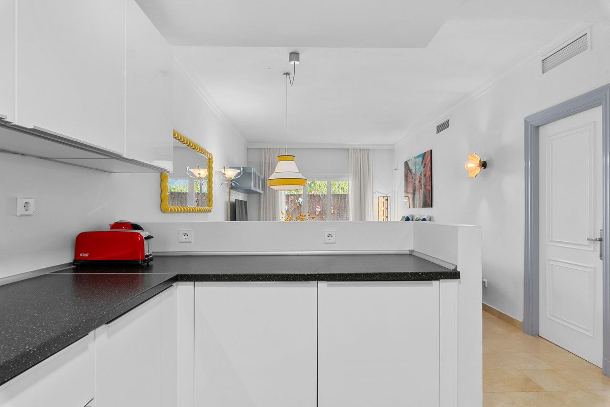 2 Bed Ground Floor Apartment in Nueva Andalucía