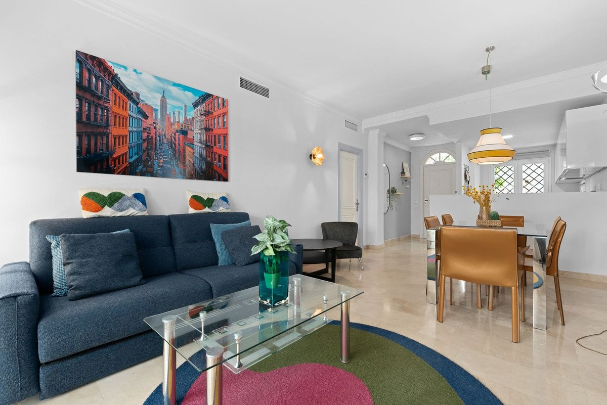 2 Bed Ground Floor Apartment in Nueva Andalucía