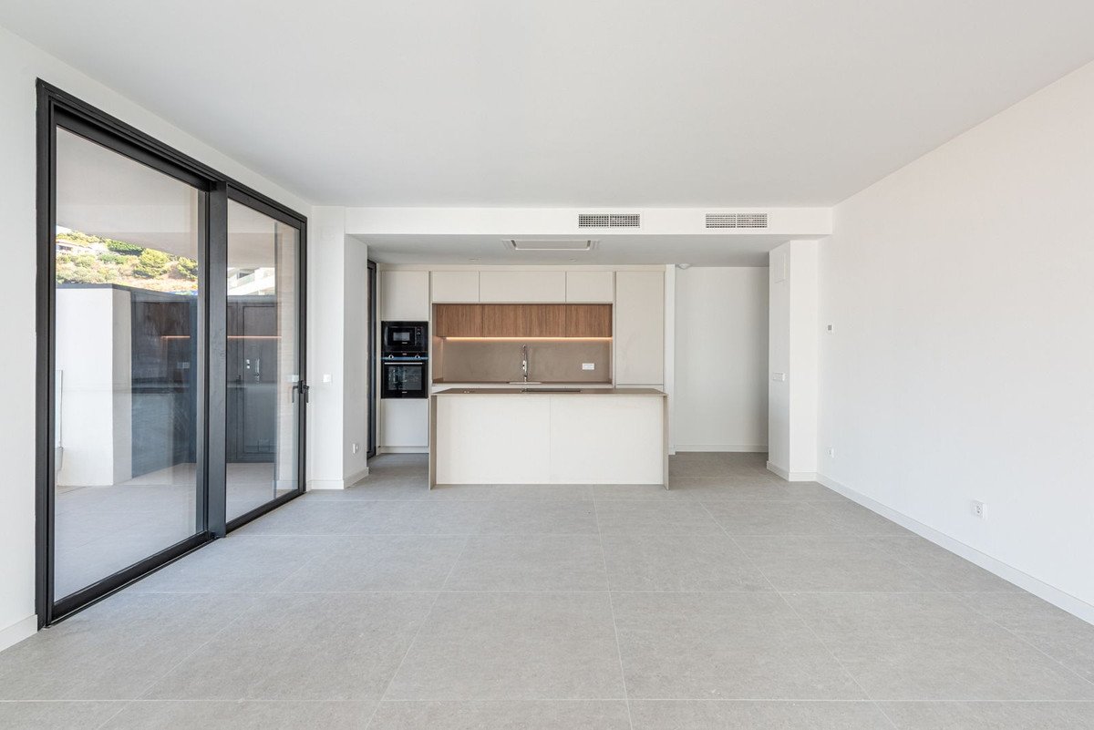 2 Bed Middle Floor Apartment in Benalmadena