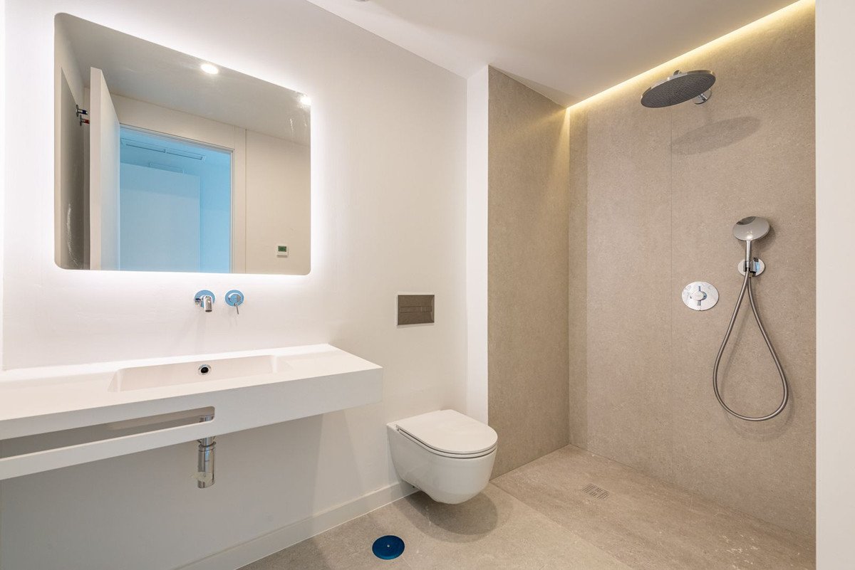 2 Bed Middle Floor Apartment in Benalmadena