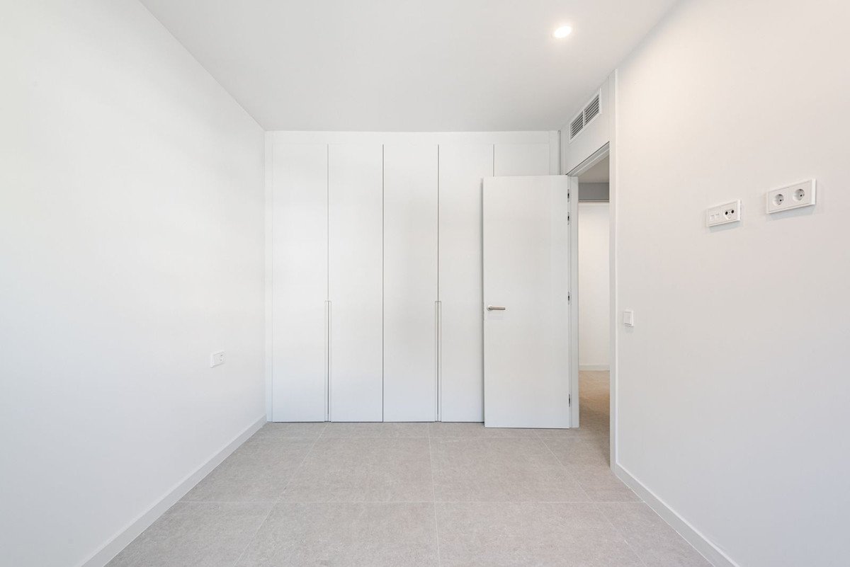2 Bed Middle Floor Apartment in Benalmadena