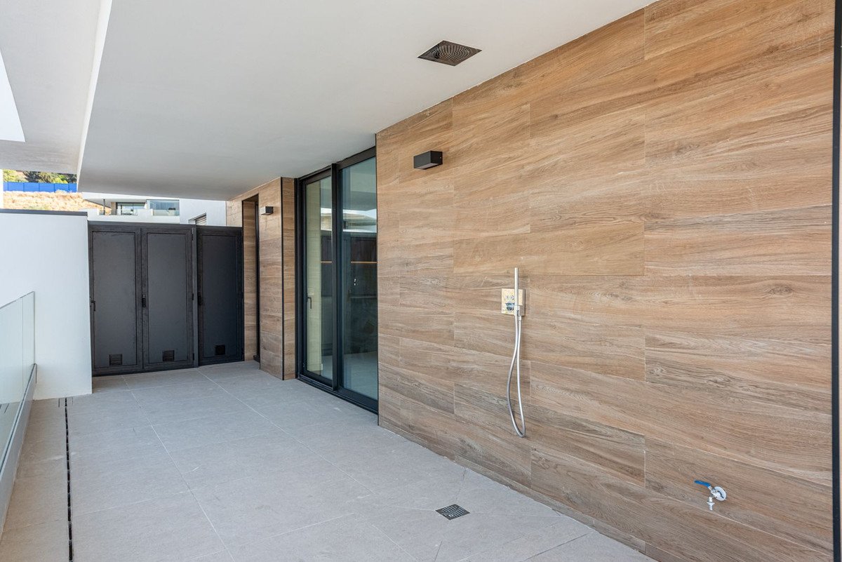 2 Bed Middle Floor Apartment in Benalmadena
