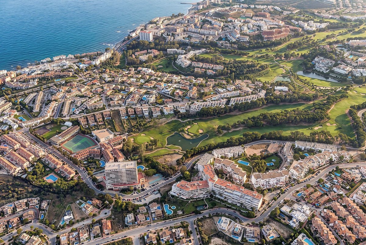 3 Bed Top Floor Apartment in Benalmadena Costa