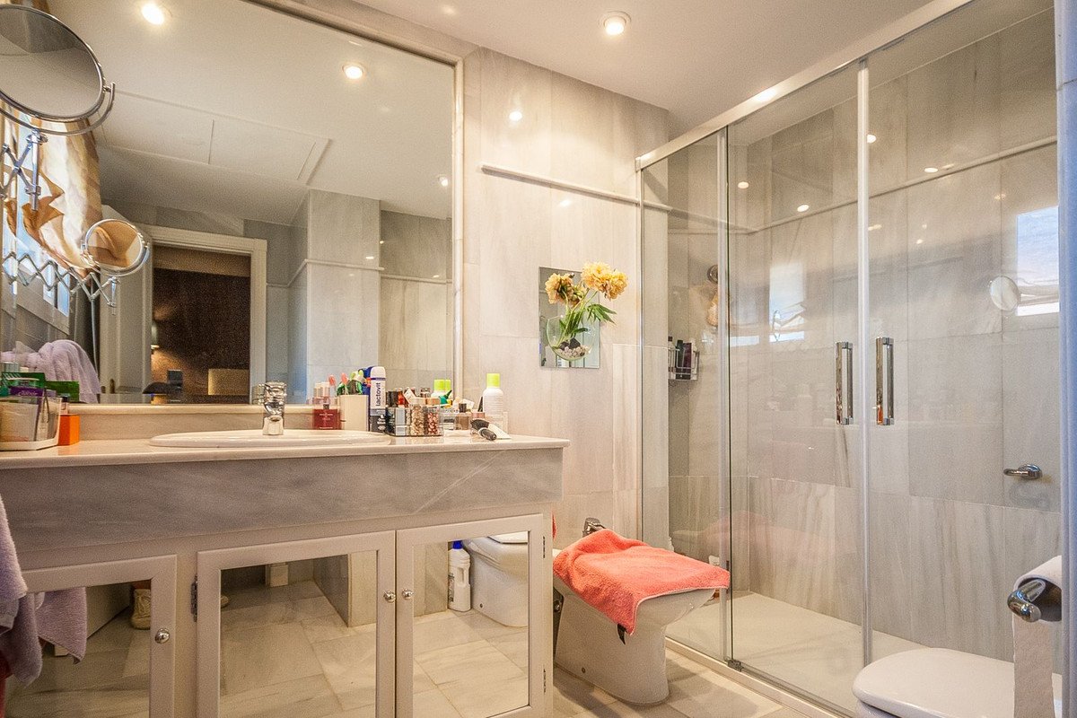 2 Bed Middle Floor Apartment in Elviria