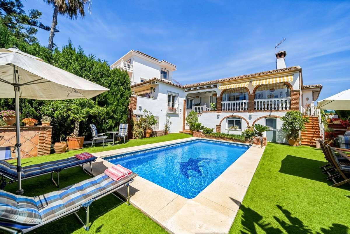 5 Bed Detached Villa in El Chaparral