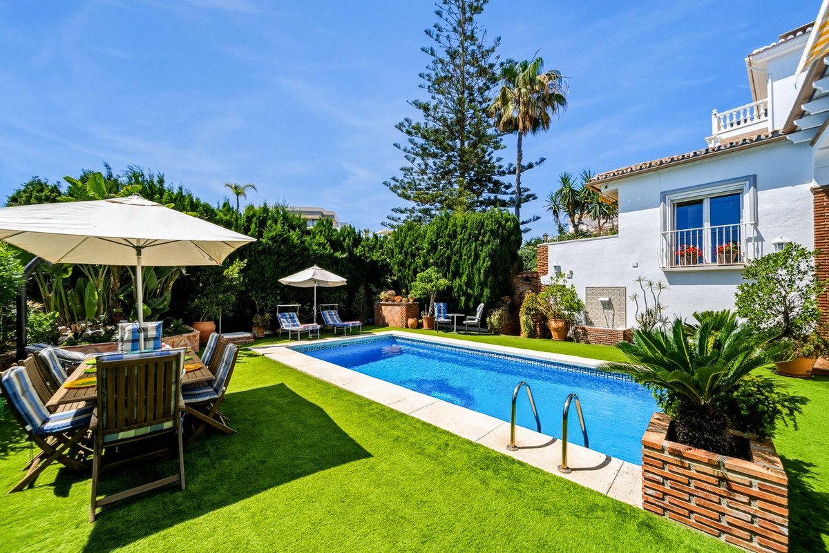 5 Bed Detached Villa in El Chaparral