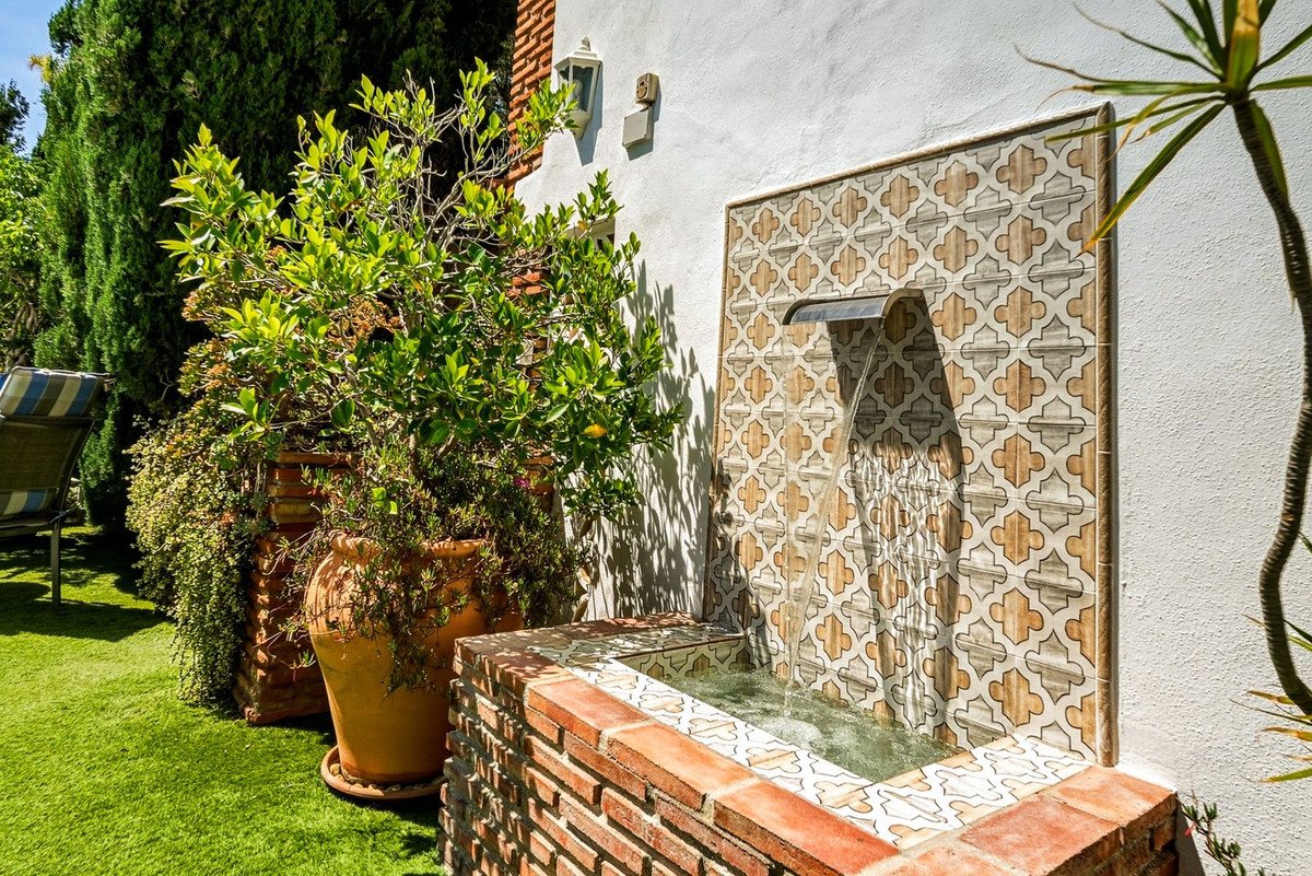5 Bed Detached Villa in El Chaparral