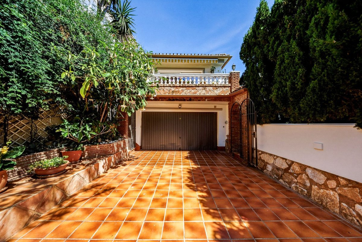 5 Bed Detached Villa in El Chaparral