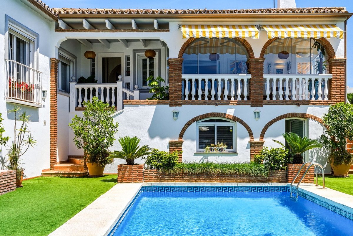 5 Bed Detached Villa in El Chaparral