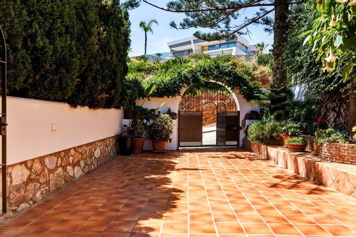 5 Bed Detached Villa in El Chaparral