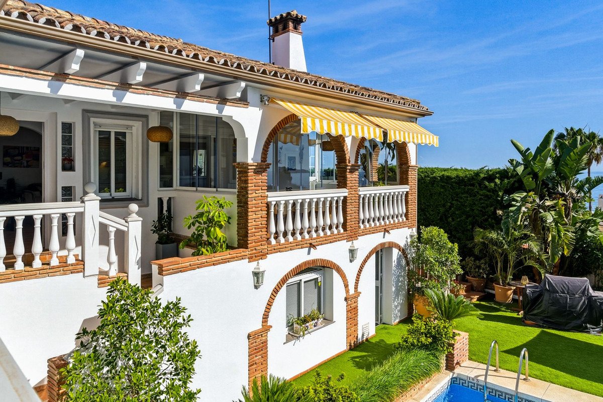 5 Bed Detached Villa in El Chaparral