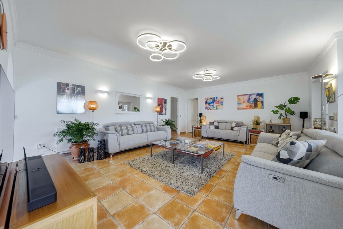 5 Bed Detached Villa in El Chaparral