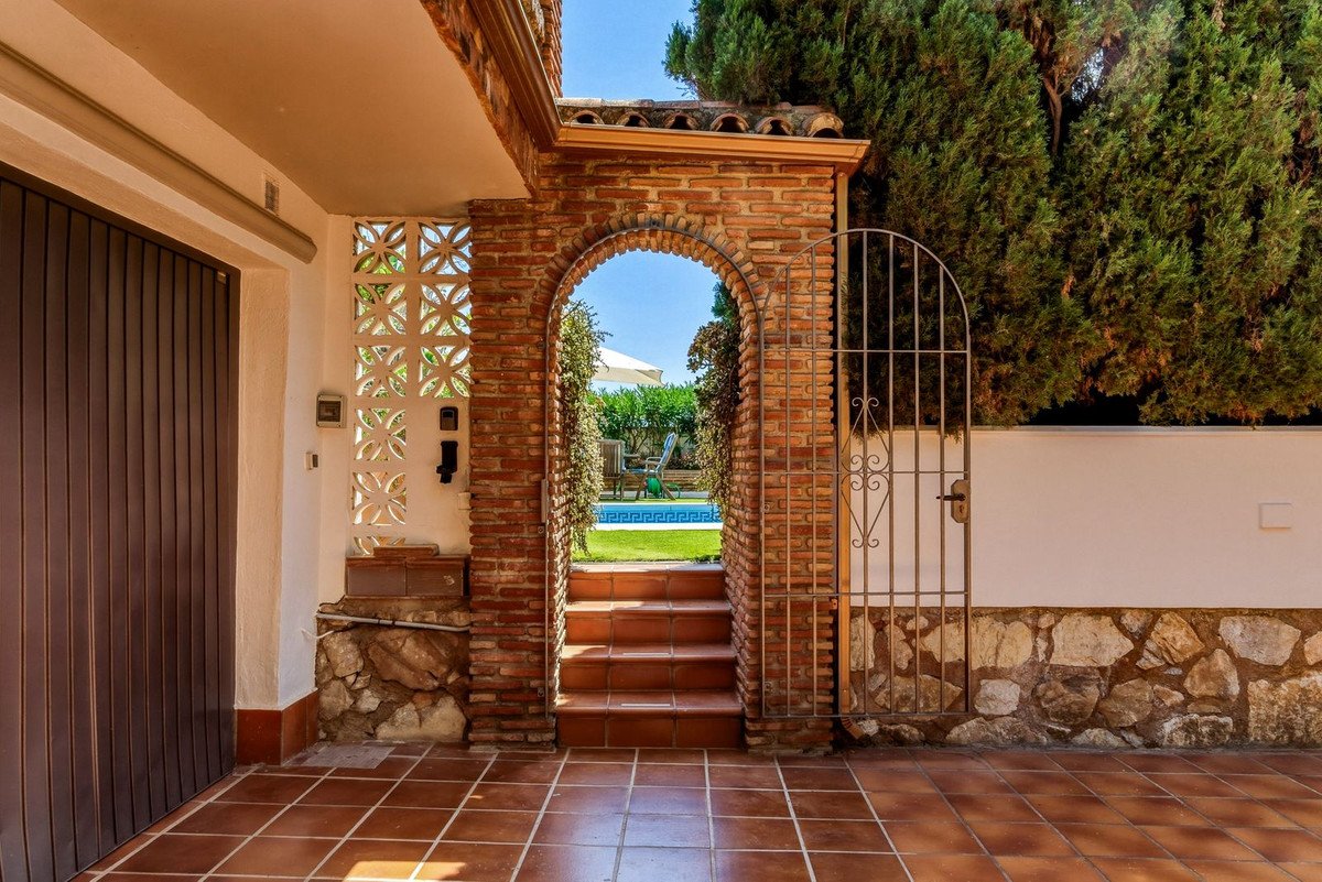 5 Bed Detached Villa in El Chaparral