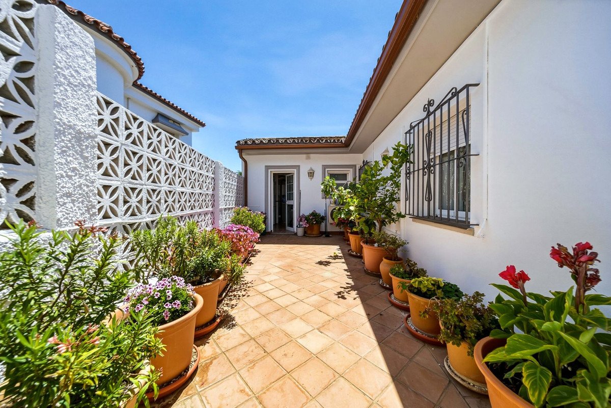 5 Bed Detached Villa in El Chaparral
