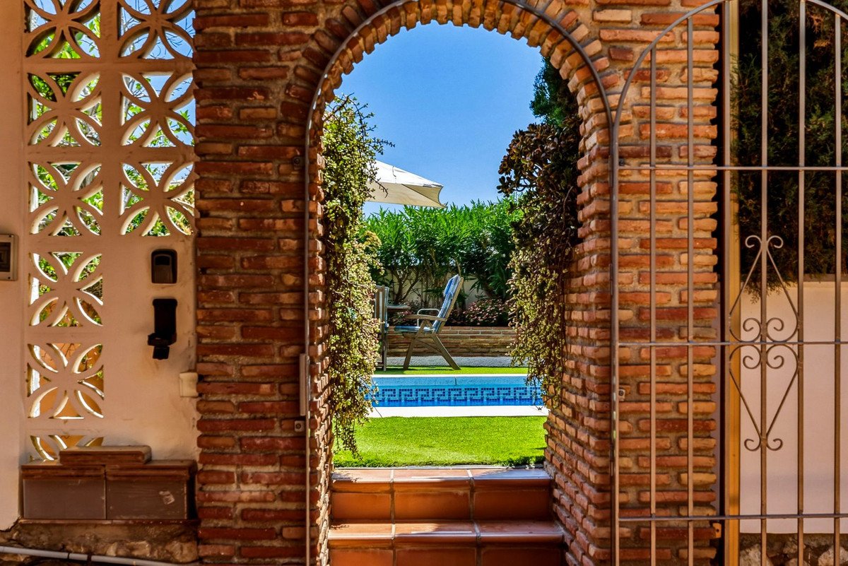 5 Bed Detached Villa in El Chaparral