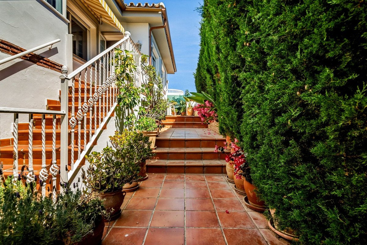 5 Bed Detached Villa in El Chaparral